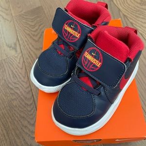 Nike Toddler Team Hustle D9 Basketball Shoes
